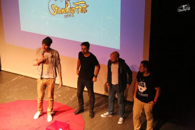 „Dueluri” în glume, pentru trei seri. Ultima seară de Stand Up Fest Braşov e deja sold out