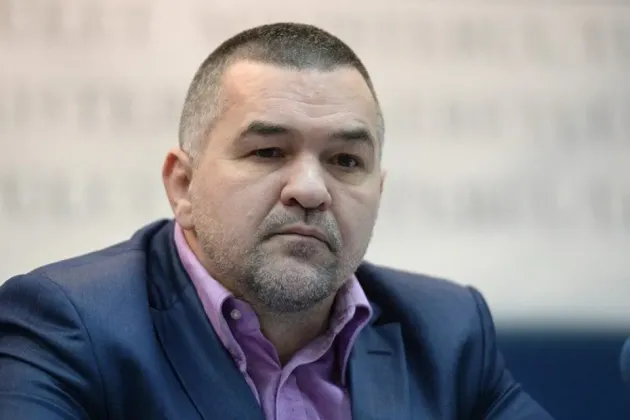 „Moşul” nu mai pleacă din ţară, rămâne la Ploieşti