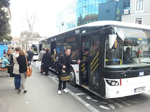 Unde-s troleibuzele?