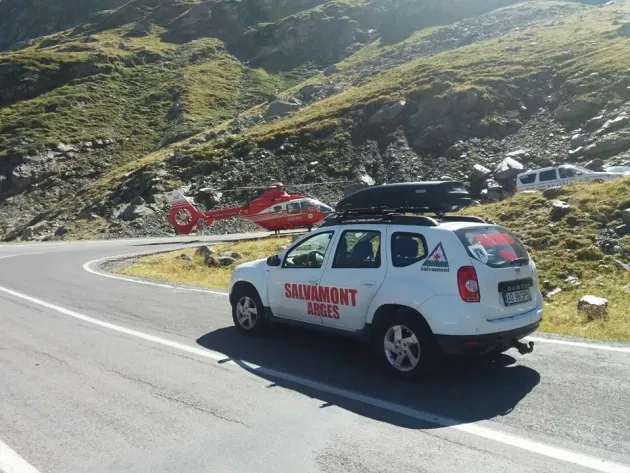 Motociclist german, luat cu elicopterul SMURD de pe Transfăgărășan
