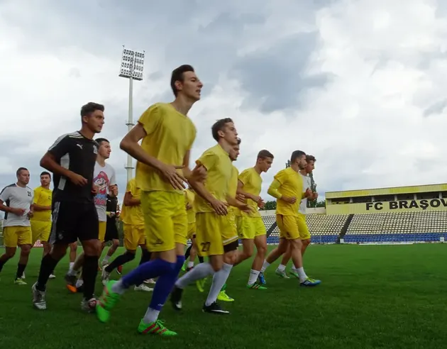 Bătaie pe fotoliul de lider