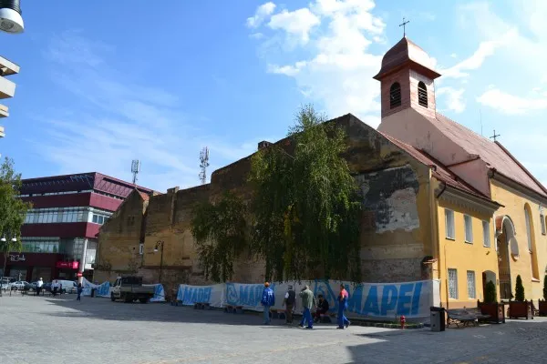 Se caută un pictor pentru zidul mănăstirii din Piaţeta Sfântul Ioan