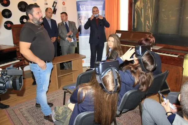 Realitate virtuală la Casa Mureşenilor: „E genial! Ai impresia că eşti acolo!”