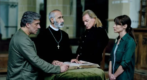 Horror, comedie şi paradă zombie pe străzile Braşovului