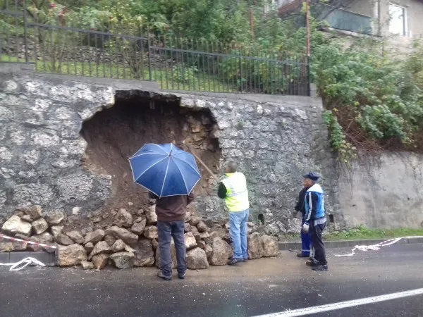 Zid prăbușit pe Dobrogeanu Gherea