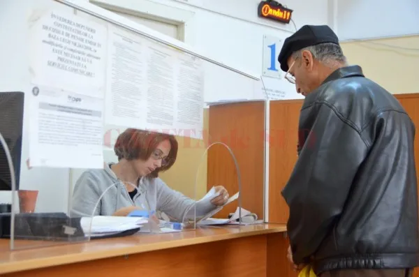 Persoanele pensionate anticipat între 2011 şi 2016 pot cere recalcularea pensiei