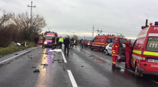 Două persoane decedate într-un accident pe DN 13