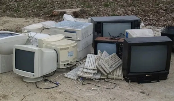 Până la 31 octombrie, deșeurile de echipamente electrice și electronice se ridică gratuit de la domiciliu

