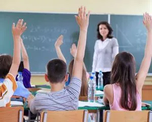 Referendumul pentru revizuirea Constituţiei şi implicaţiile sale în domeniul educaţiei