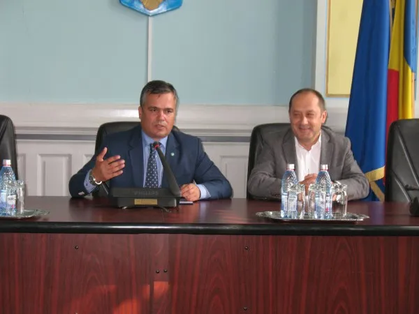 Sprijin de la autoritățile județene pentru primarii care au obţinut finanţări prin PNDL
