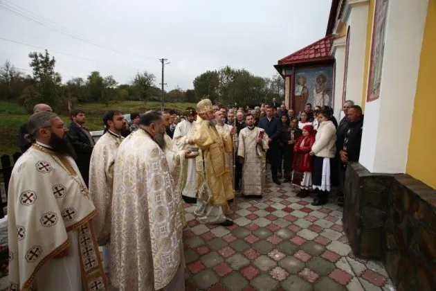 Biserica renovată din Jibert, sfinţită de IPS Laurenţiu