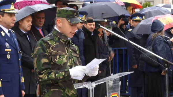 Jurământ în ploaie al studenţilor aviatori