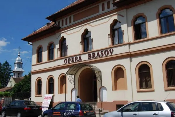 Crăciunul se vinde bine... la Operă