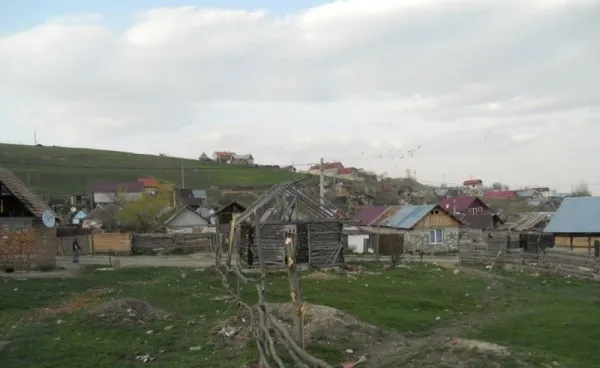 Cu 18 milioane de lei, Primăria Codlea vrea să schimbe viaţa din cartierul de romi Mălin