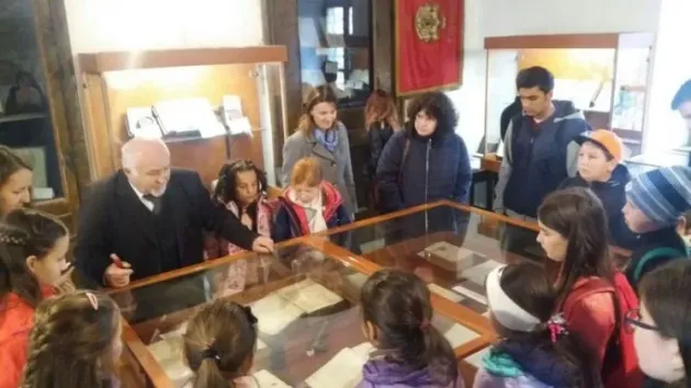 Elevii din Rupea au studiat manuscrisele şi cărţile vechi româneşti