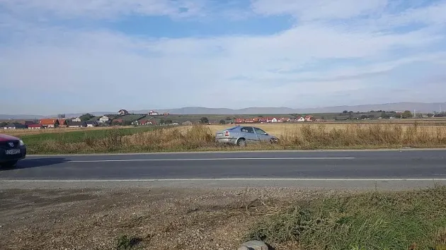 Împinsă în şanţ de şoferul neatent pe care-l avea în spate