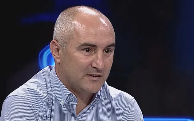 Deşi îi ia apărarea, Alibec e asemuit de Răchită cu „D-l Goe”