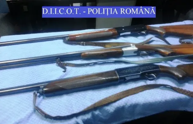 A scăpat de închisoare după ce a vândut armele mafiei din Italia