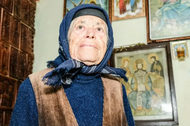 Povestea bătrânei care mănâncă o dată pe zi, dar a donat 10.000 de lei pentru Catedrala Mântuirii Neamului