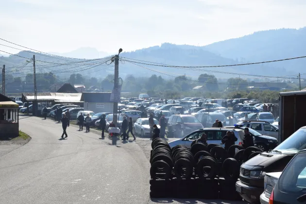 Amenzi de 6.000 de lei, acordate de poliţişti în târgul de maşini de la Tărlungeni