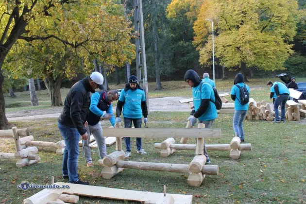 Două zone de picnic în pădure, construite de voluntari la Codlea