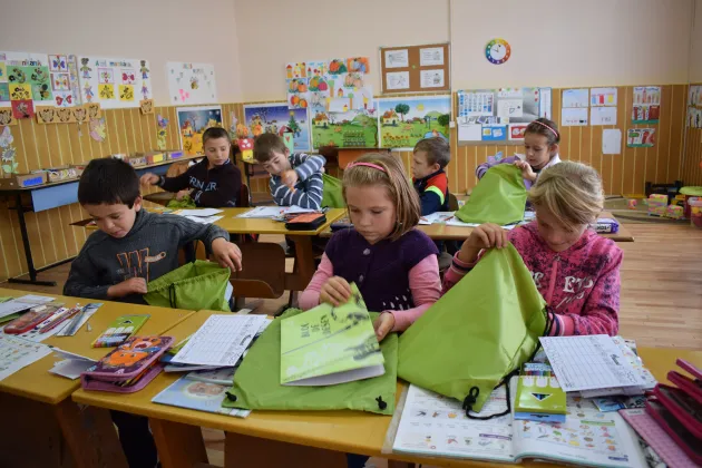 Rechizite pentru 410 elevi maghiari din judeţul Braşov