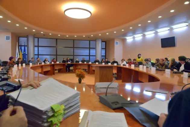 Profesorii Facultăţii de Drept le vor da „lecţii” consilierilor locali şi juriştilor Primăriei