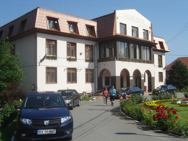 Construirea unei creşe, a două noi săli de sport şi amenajarea unui Centru de Asistenţă Socio-educativă sunt doar câteva dintre obiective