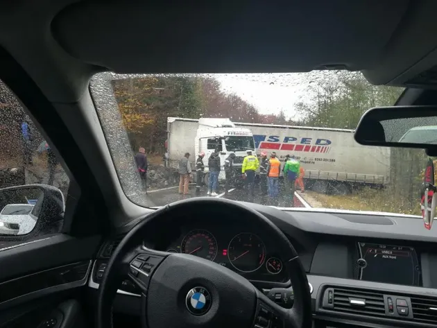 Două TIR-uri au blocat traficul pe DN 1 și pe DN 1A