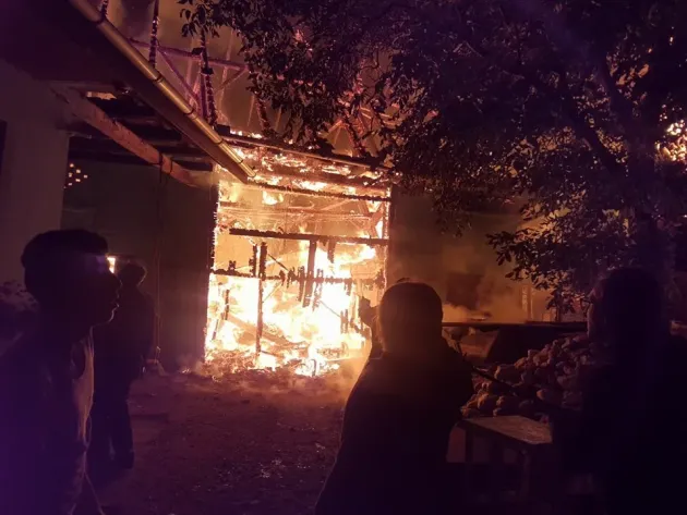 Anexe gospodărești, distruse de flăcări la Zărnești
