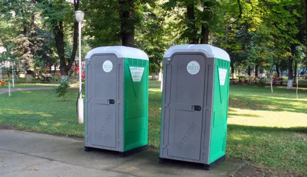 Primăria Braşov va plăti 100.000 de lei pentru 20 de toalete ecologice: Parfumate, aerisite şi dezgheţate