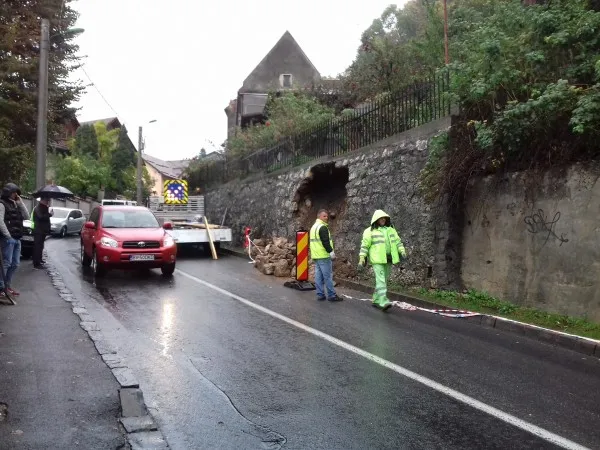 Încă un zid de sprijin prăbuşit în Braşov