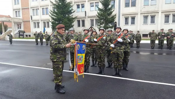 De ziua lor, decoraţi de preşedintele Iohannis. Militarii de la Râşnov au primit Ordinul Naţional pentru Merit în Grad de Ofiţer cu Însemn de Pace