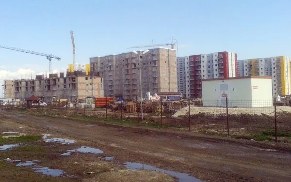 Accident pe schelele din Avantgarden: A ajuns la spital după ce a căzut de la 3 metri