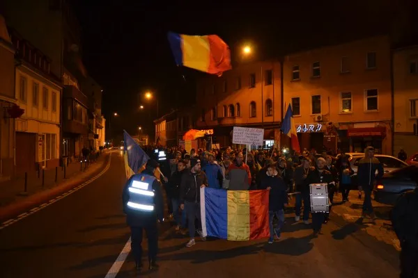 UPDATE, ora 21.00. Numărul protestatarilor a ajuns la 3.000, cea mai mare participare de până acum