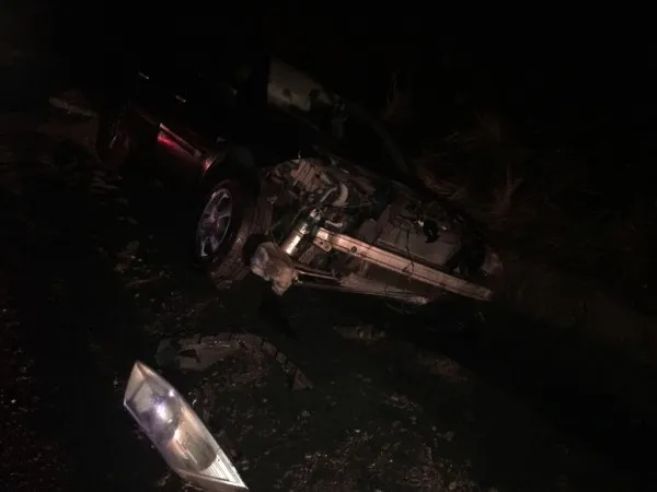 Salvaţi cu SMURD-ul de pe DN1, la Perşani. Şi-au distrus maşina, dar au scăpat cu viaţă