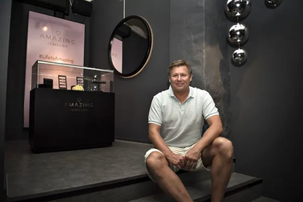 Unul dintre miliardarii bijuteriilor vrea să intre pe piaţa Braşovului cu Amazing Jewelry