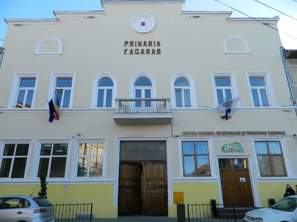 Făgărăşenii vor putea spune dacă sunt de acord ca Primăria să se împrumute pentru a repara străzile