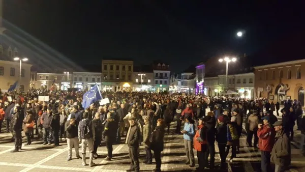 „La puşcărie fără alifie!”: Braşovul #rezist, din nou în stradă
