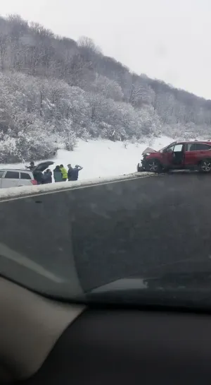 Cinci persoane rănite într-un accident pe DN 1, lângă Perșani