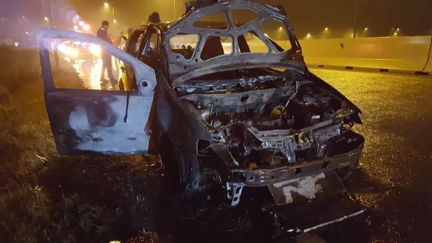 Maşină făcută scrum, pe ocolitoarea Braşovului