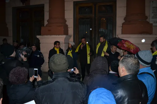 Demisia Guvernului, cerută de liberali 
în stradă