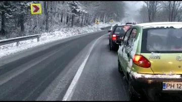CNAIR, amendată pentru că nu a curăţat gheaţa de pe DN 11 şi DN12