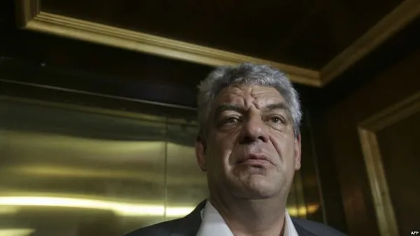Lipsă de la Cotroceni, de la recepţia de 1 Decembrie, premierul Mihai Tudose, `localizat` la Braşov, unde ar fi convocat o întâlnire cu reprezentanţii industriei de apărare