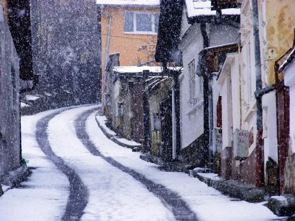 ANM a publicat prognoza meteo pe trei luni: Ninsori peste medie în decembrie, în zona Braşovului