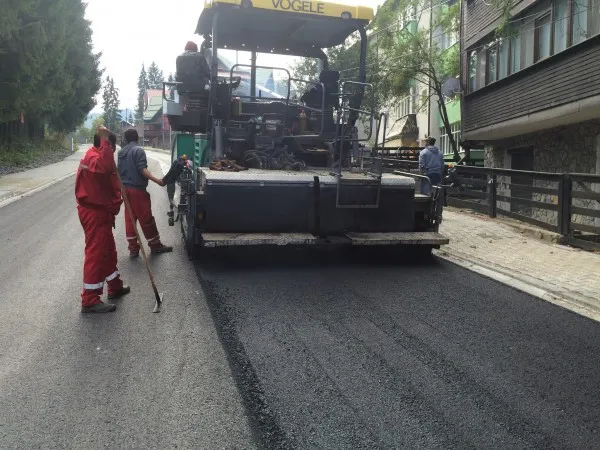 Primăria Predeal va semna azi un contract de peste 6 milioane de euro, bani cu care se vor finaliza asfaltările tuturor străzilor din Predeal