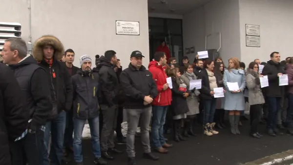 Premieră în România: magistraţii protestează în stradă