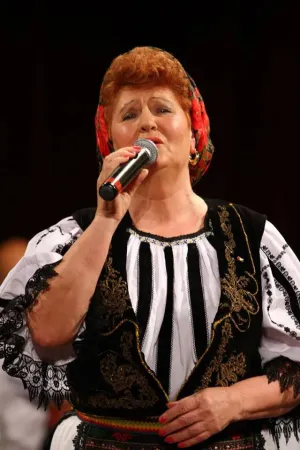 Veta Biriş vine „La Copăcel, de sărbători“