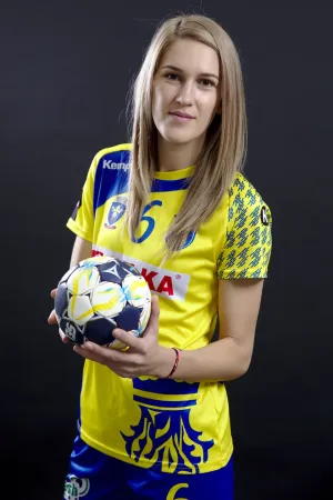 Corona s-a despărţit pe cale amiabilă de Cosmina Cozma