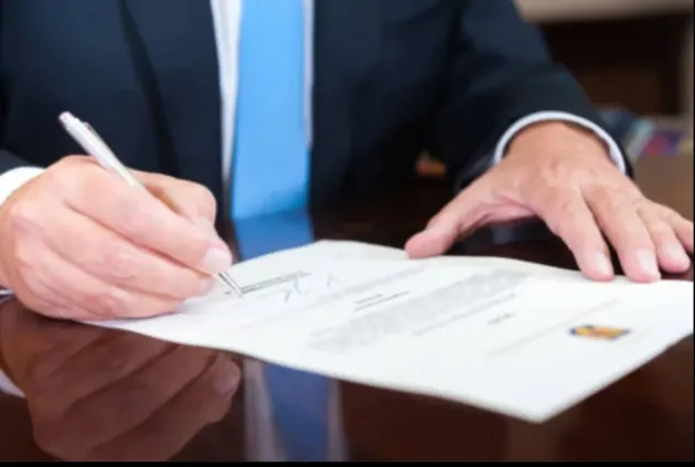 Legea „Split TVA”, promulgată de preşedinte. Ce modificări a suferit proiectul